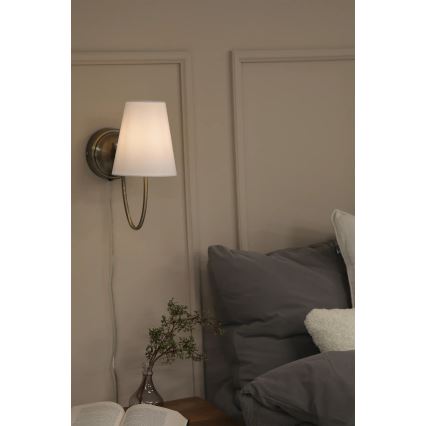 Markslöjd 108908 - Aplique de parede AMAR 1xE14/40W/230V branco/latão