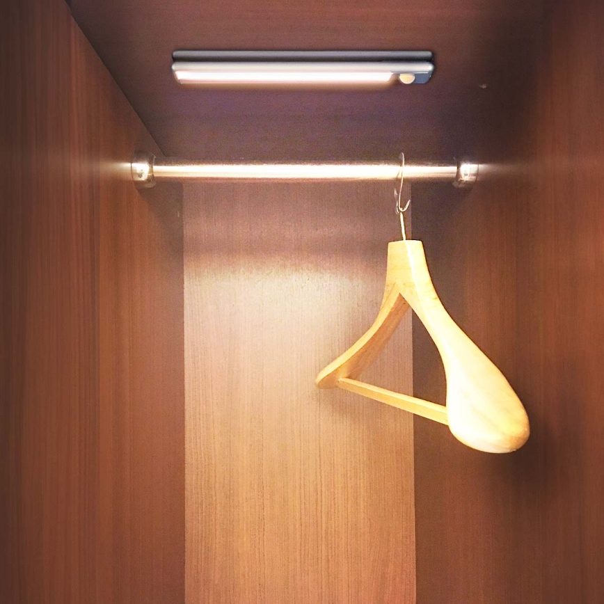 Iluminação magnética recarregável para armário com sensor de movimento LED/1W/1100 mAh 3000K