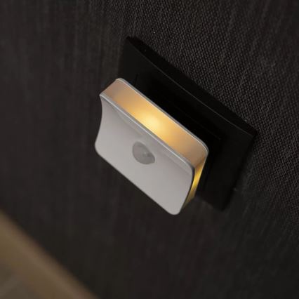 Osram - Luz noturna LED RGB para tomada com sensor LUNETTA LED/0,3W/230V