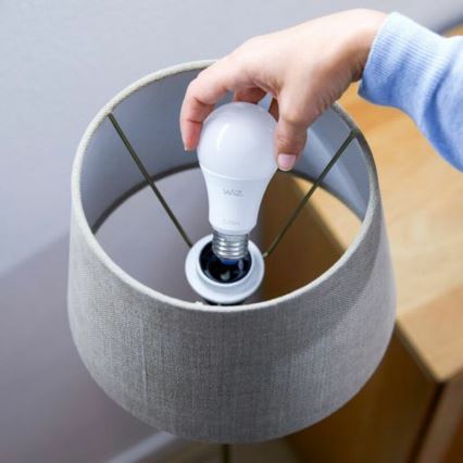 Pack de 2 lâmpadas LED reguláveis A60 E27/9W/230V/2700K Wi-Fi + controlo remoto - WiZ