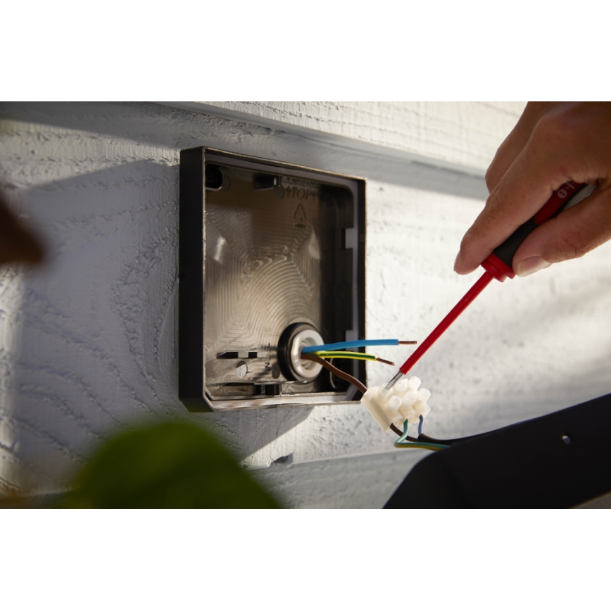 Philips - LED RGBW Regulação exterior reflektor Hue DISCOVER 2xLED/15W/230V 2000-6500K IP44