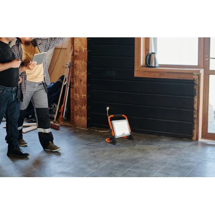 Refletor LED com tripé LED/100W/230V 4500K IP65 laranja