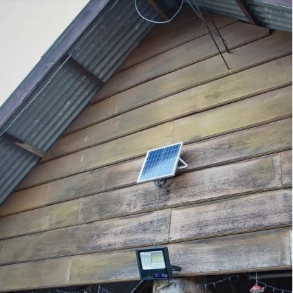 Refletor solar LED regulável LED/16W/3,2V 4000K IP65 10000 mAh + controlo remoto