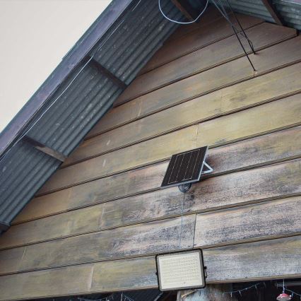 Refletor solar LED exterior LED/200W/3,2V 4000K preto IP65 16000 mAh + comando à distância