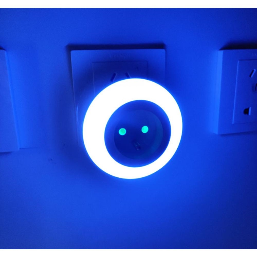 Iluminação de orientação LED com sensor de crepúsculo e tomada LED/0,6W/230V