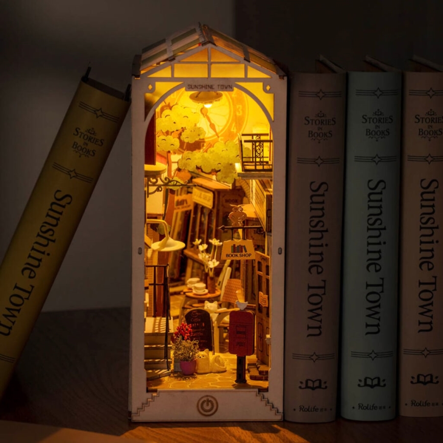 RoboTime - Casa LED para livros Cidade com sol 2xAAA