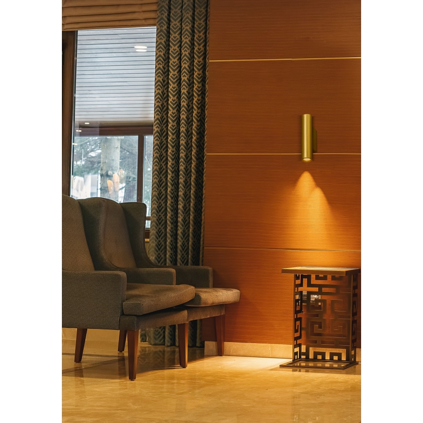 Searchlight - Aplique de parede BEACON 2xGU10/10W/230V dourado