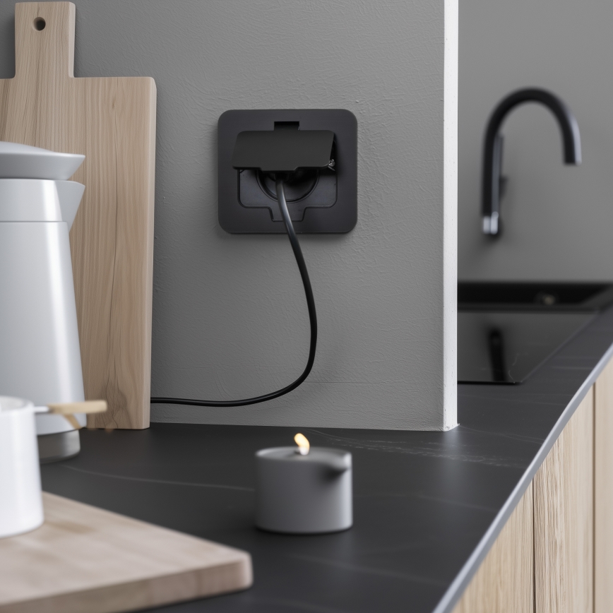 Tomada de chão de embutir para exterior IP55 preta retangular