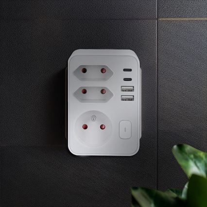 Régua de tomadas 1x16A+2x2,5A com carregador integrado 2x USB (A+C), branca