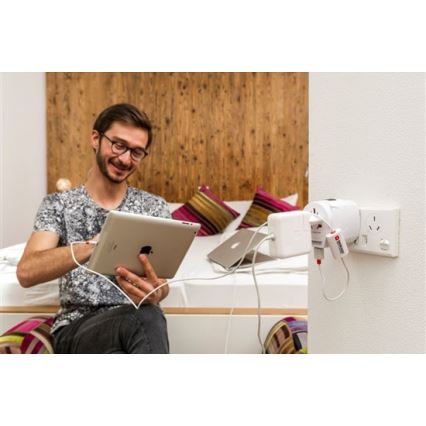 Adaptador universal de viagem para o mundo inteiro 230V + porta USB