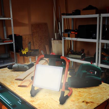 Refletor LED com tripé LED/100W/230V 4000K IP65