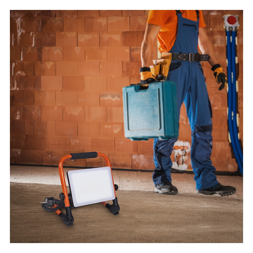 Refletor LED com tripé LED/50W/230V 4000K IP65