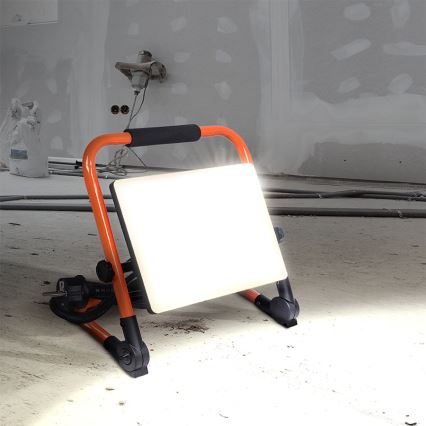 Refletor LED com tripé LED/50W/230V 4000K IP65