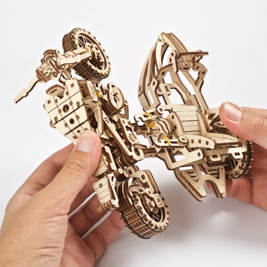 Ugears - Puzzle 3D mecânico de madeira Mota Scrambler com carrinho