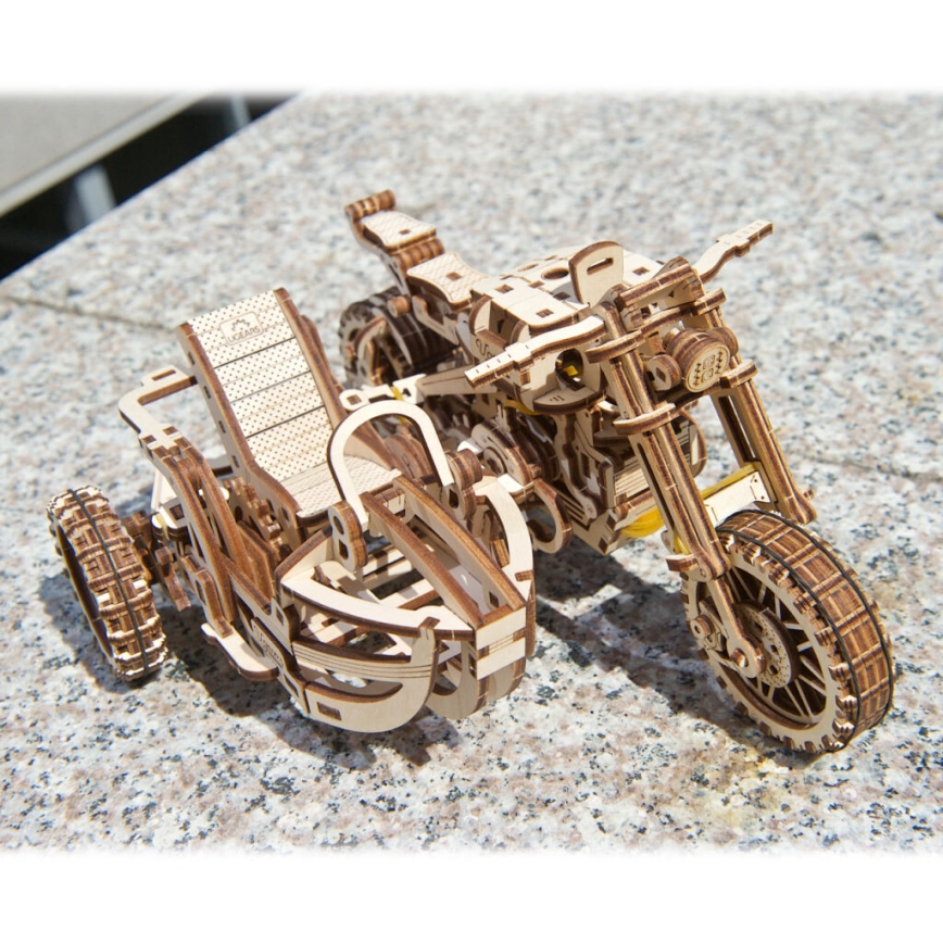Ugears - Puzzle 3D mecânico de madeira Mota Scrambler com carrinho