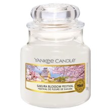 Yankee Candle - Vela aromática SAKURA FLORESCER FESTIVAL pequeno 104g 20-30 horas